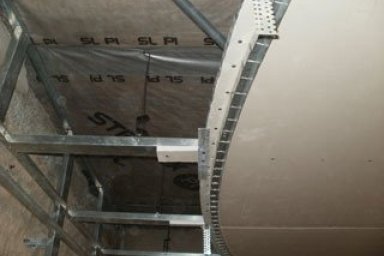 Монтаж подвесного алюминиевого потолка